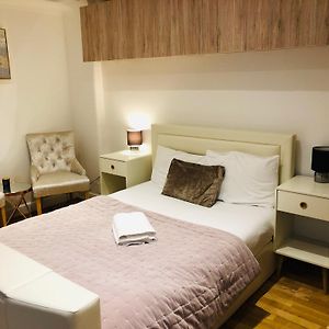 Appartement à 4 Chambres à Coucher