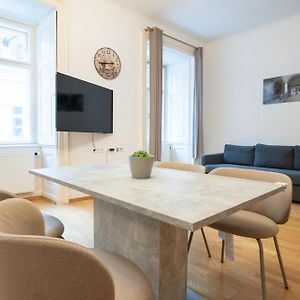 Appartement à 2 Chambres à Coucher