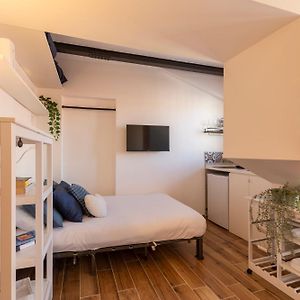Studio Lit King-Size