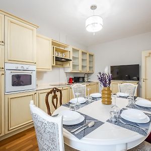 Appartement à 3 Chambres à Coucher