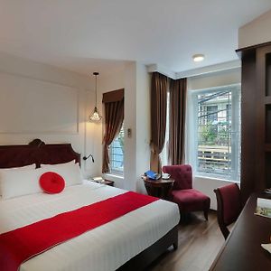 The Sinh Tourist Hotel & Travel