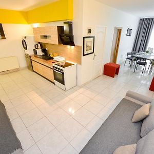 The Lincoln Suites - Central Shabbat Friendly Apartments