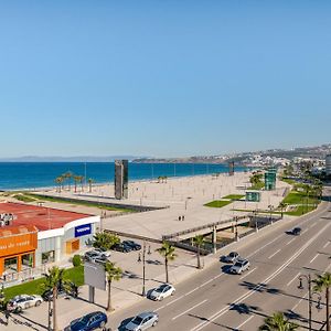 Oceanview Apartment With Stunning City View