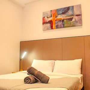 Studio Lit King-Size