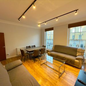 Appartement à 3 Chambres à Coucher