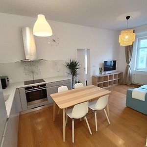 Appartement à 2 Chambres à Coucher