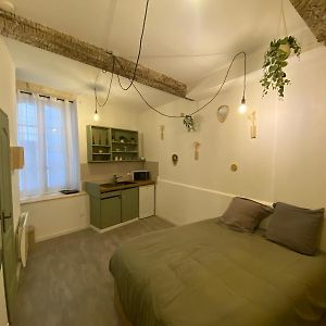 Location Studio Rue Du Sauvage