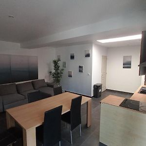 Appartement à 2 Chambres à Coucher