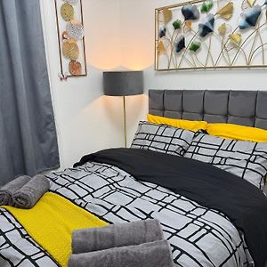 Luxury Studio In Victoria, 7 Minutes Walk To Victoria Station, Room 5