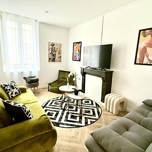 Appartement de Luxe à 2 Chambres à Coucher
