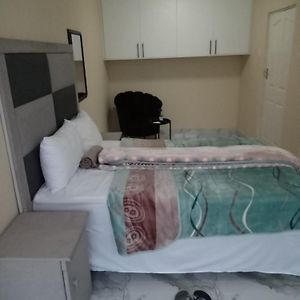Chambre Budgétée Lit King-Size