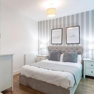 Appartement de Luxe à 2 Chambres à Coucher