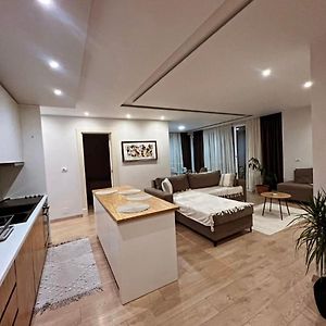 Appartement à 3 Chambres à Coucher