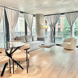 Modern 2 Bedroom Condo In Griffintown - Stylish And Convenient