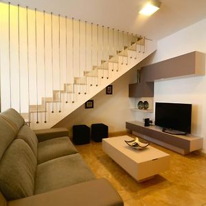Appartement à 3 Chambres à Coucher