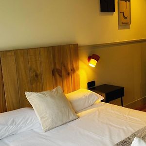 Studio Lit King-Size