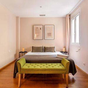 Elegant 3-Bedroom Apartment In The Heart Of Bcn