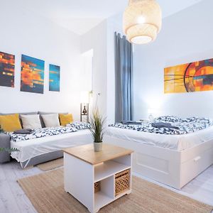 Studio In The Heart Of Party District Ka28