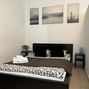 Studio Lit King-Size