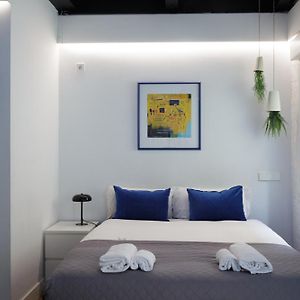 Studio Lit King-Size
