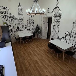 Fivehostel
