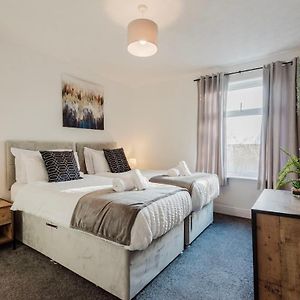 Free Parking, Late Check Out Coop Live Etihad Stadium 3-Bed House