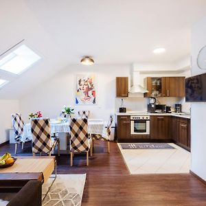 Appartement à 3 Chambres à Coucher