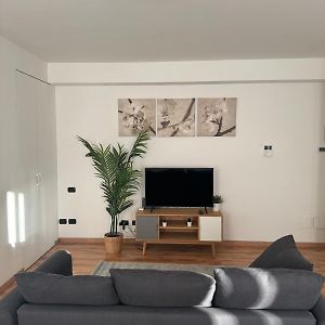 Design Apt On Navigli