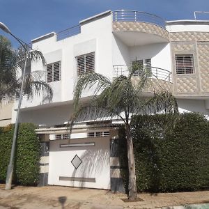 Villa à 3 Chambres à Coucher