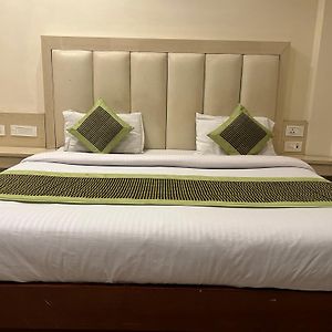 Hotel Sapphire Dx 1 Minutes Walking Distance From New Delhi Railway Station