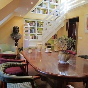 Appartement à 3 Chambres à Coucher