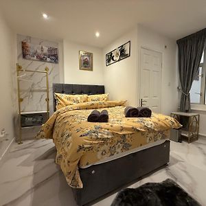 Luxury Studio In Victoria, 7 Minutes Walk To Victoria Station, Room 2
