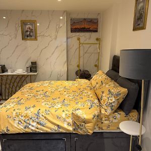 Luxury Studio In Victoria, 7 Minutes Walk To Victoria Station, Room 1