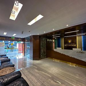 Gold Sky Avenue Hotel