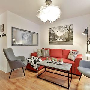 100 Meters To Subway - Montcalm Condos