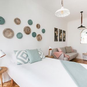 Stroll to Coffee Shops Near a Renovated Hillside Apartment in Graça