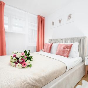 Lumina Apartment Opposite The Palace Of Culture And Science