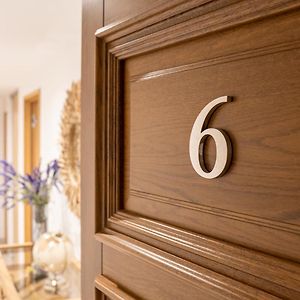 Appartement de Luxe à 2 Chambres à Coucher