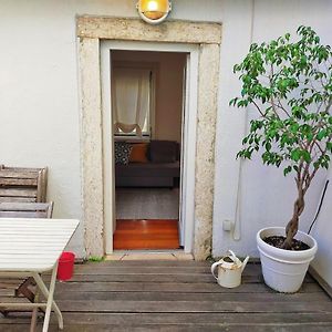 Central Terrace Apartment At Typical Bica And Chiado