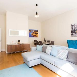 Appartement à 3 Chambres à Coucher