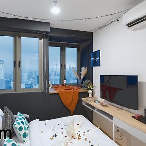 Studio Signature Lit King-Size
