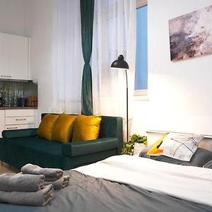 Quiet Cozy Apartment In The Center