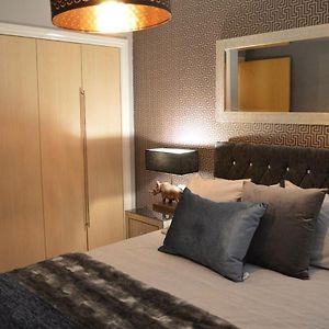 Luxury Boutique Apartment, Free Parking & Gym