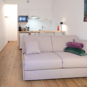 Studio Lit King-Size