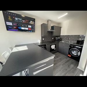 Recently Renovated Apartment Free Parking
