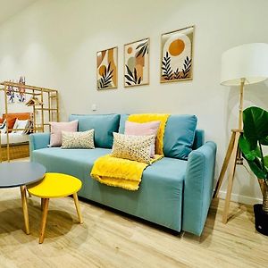 Design & Style Close To Center