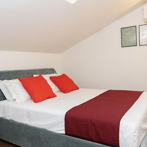 Disciplini Duplex Apartment