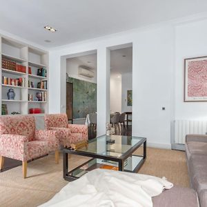 Appartement à 2 Chambres à Coucher