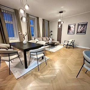 Appartement à 2 Chambres à Coucher