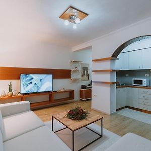 Cozy Center House